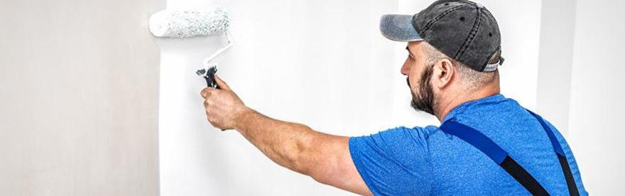 painter from painting company painting a wall with white paint in Reading, Andover, Stoneham, Wakefield, and Hamilton, MA